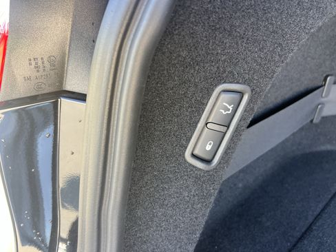 Used 2017 Maserati Levante S AWD/4WD image 38