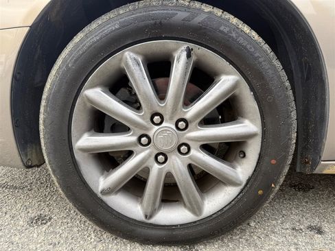 Used 2007 Buick Lucerne CXS image 32