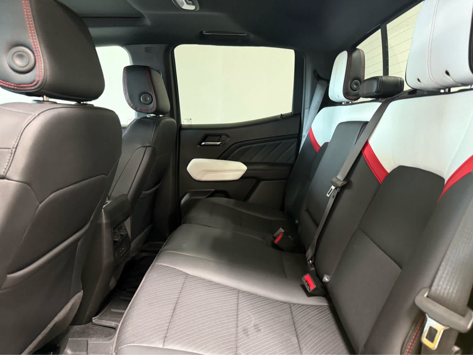 Used 2024 GMC Canyon AT4X AWD/4WD image 13