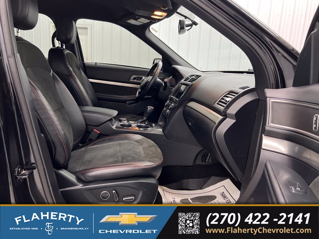 Used 2018 Ford Explorer XLT w/ Equipment Group 202A AWD/4WD image 15