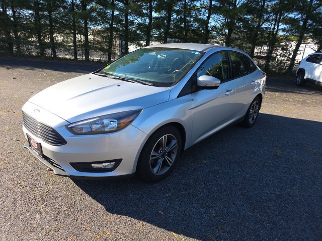 Used 2017 Ford Focus SE w/ SE Winter Package FWD image 2