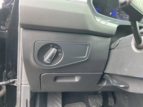 Used 2022 Volkswagen Tiguan SE FWD image 18