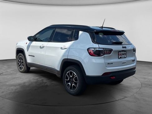 Used 2025 Jeep Compass Trailhawk AWD/4WD image 7
