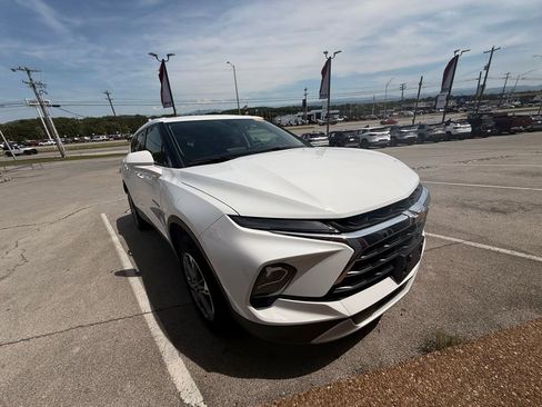 Used 2025 Chevrolet Blazer LT AWD/4WD image 3