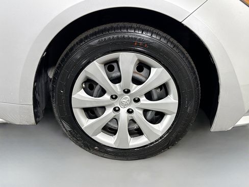 Used 2020 Toyota Corolla LE image 31