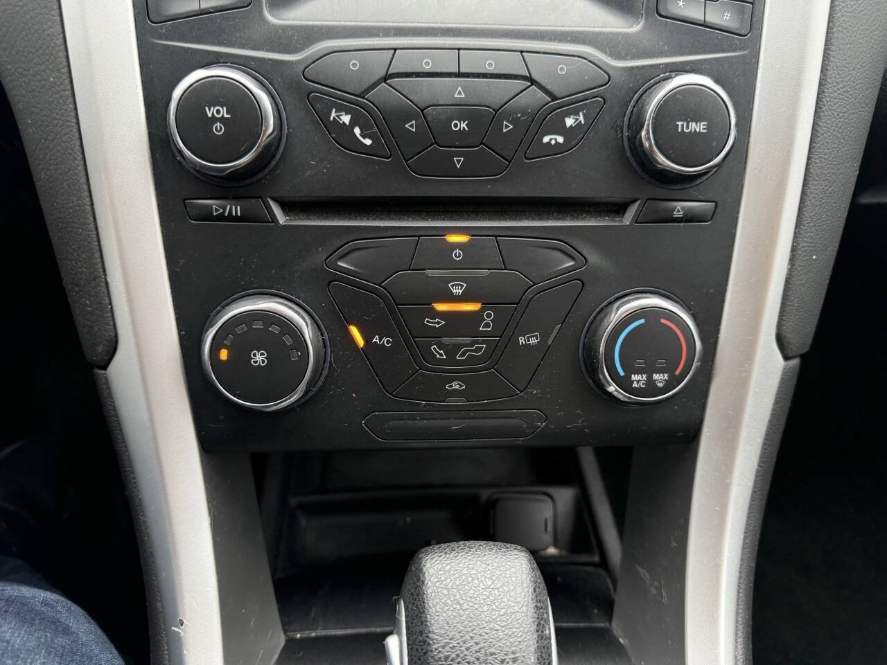 Used 2014 Ford Fusion SE FWD image 28