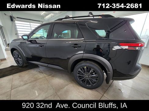 New 2026 Nissan Pathfinder SL w/ SL Premium Package image 5