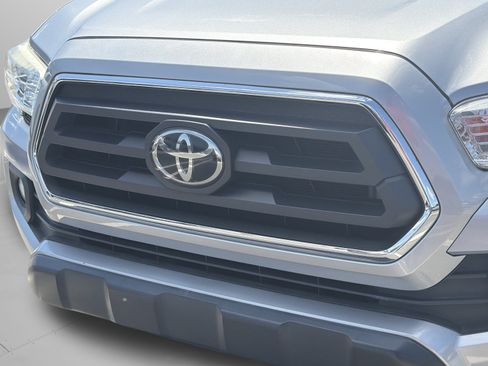 Used 2020 Toyota Tacoma SR5 RWD image 26