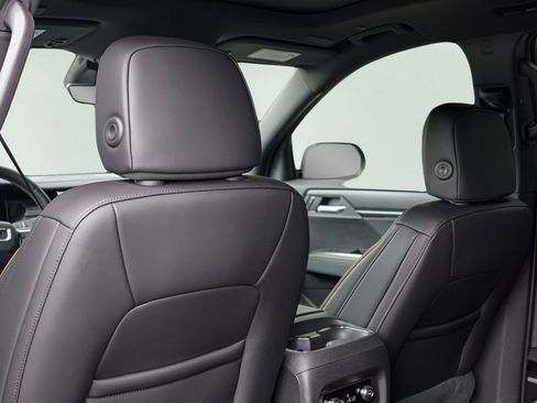 New 2026 GMC Acadia AT4 w/ Luxury Package AWD/4WD image 19