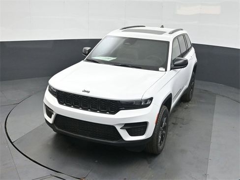 New 2025 Jeep Grand Cherokee Laredo image 35