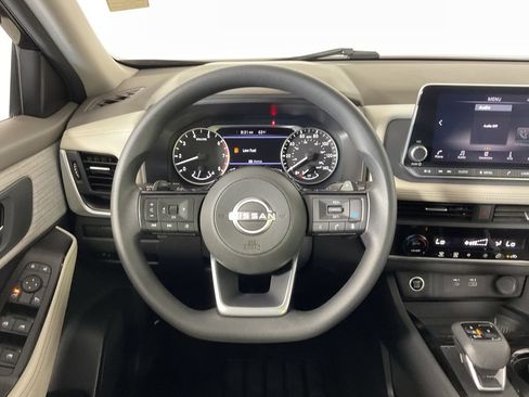 Used 2023 Nissan Rogue SV AWD/4WD image 12