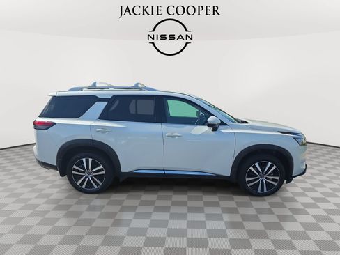 Used 2025 Nissan Pathfinder Platinum w/ Cargo Package FWD image 4