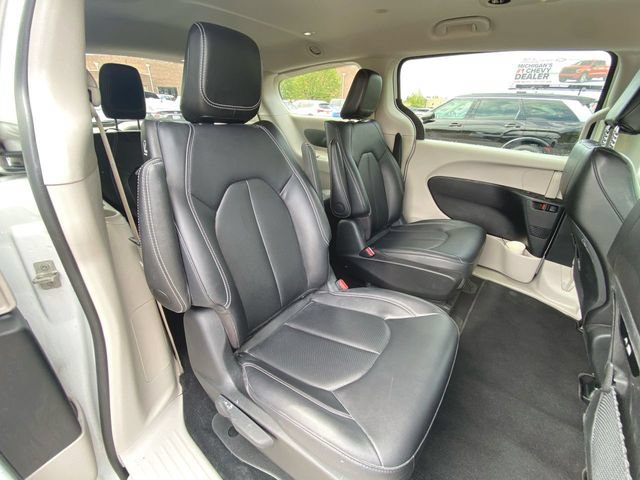 Used 2024 Chrysler Pacifica Limited FWD image 25