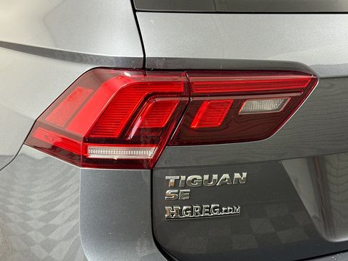 Used 2021 Volkswagen Tiguan SE FWD image 36