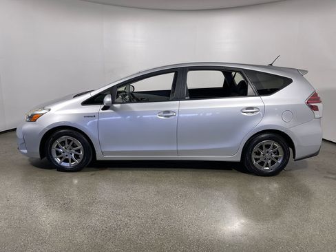 Used 2016 Toyota Prius V Two FWD image 6
