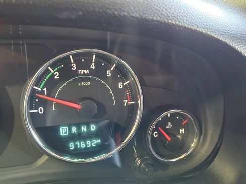 Used 2017 Jeep Wrangler Unlimited Sahara w/ Connectivity Group image 12