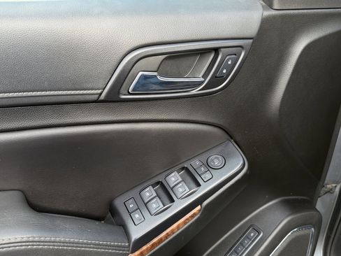 Used 2020 Chevrolet Suburban Premier image 15