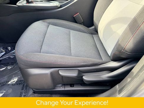 Used 2025 Chevrolet Trax RS w/ Sunroof Package FWD image 13