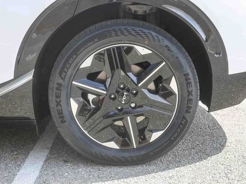 New 2025 Kia EV6 Wind image 19