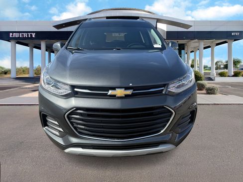 Used 2018 Chevrolet Trax LT w/ LT Convenience Package image 4