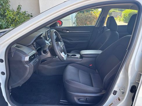 Used 2025 Nissan Altima 2.5 SV FWD image 28