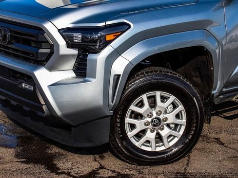 Used 2024 Toyota Tacoma SR5 AWD/4WD image 41