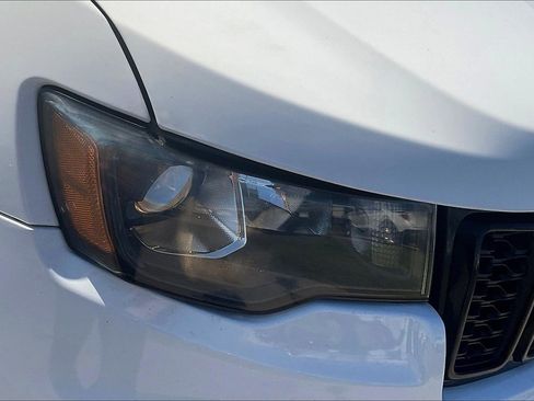 Used 2019 Jeep Grand Cherokee Laredo image 27