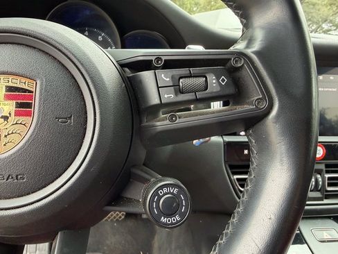 Used 2023 Porsche Macan Turbo image 12