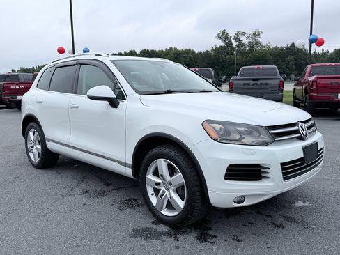 Used 2013 Volkswagen Touareg TDI AWD/4WD image 2