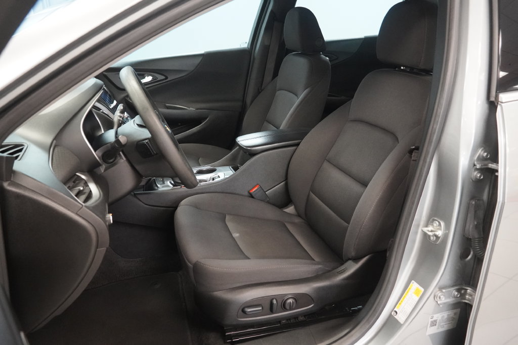 Used 2024 Chevrolet Malibu LT FWD image 3