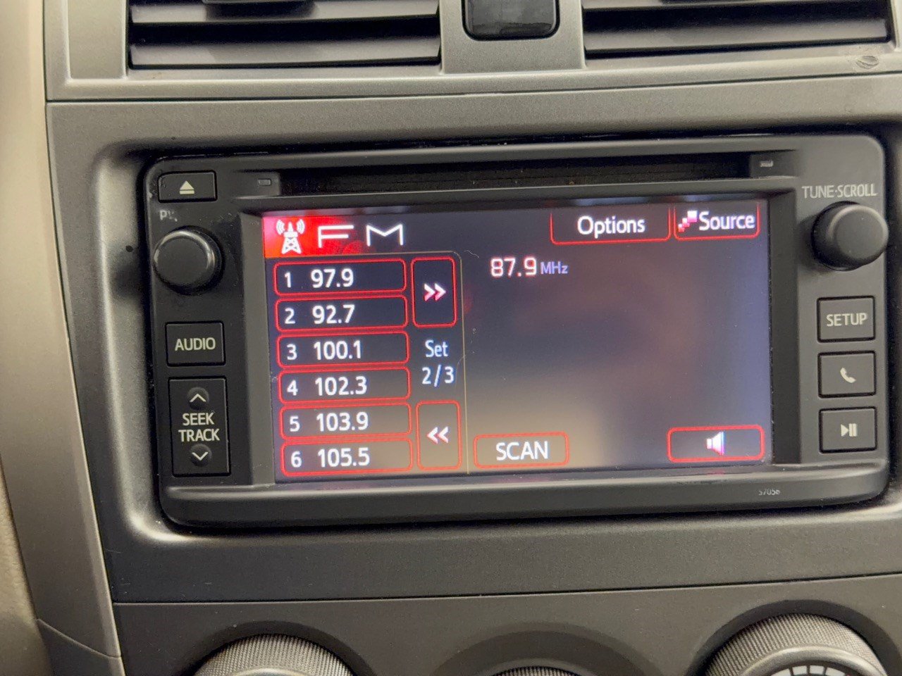 Used 2013 Toyota Corolla LE FWD image 23