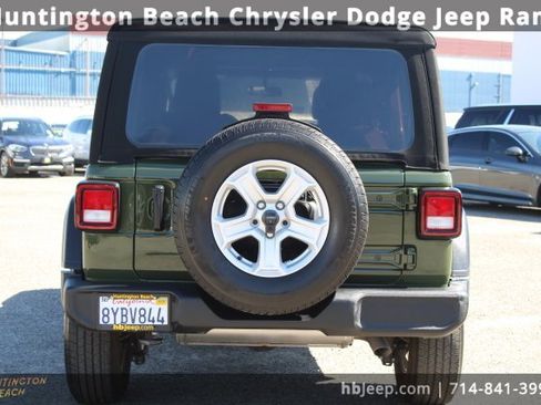 Used 2021 Jeep Wrangler Unlimited Sport image 4