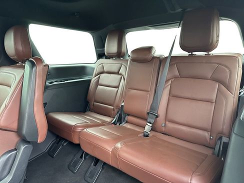 Used 2025 Lincoln Navigator Reserve AWD/4WD image 12