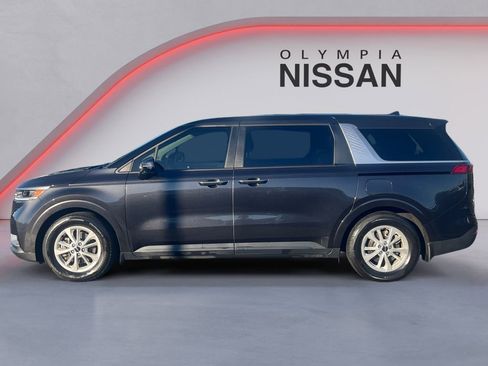 Used 2024 Kia Carnival LX image 2