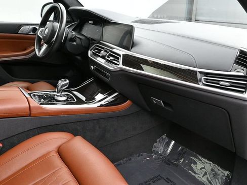 Used 2021 BMW X7 M50i w/ Dynamic Handling Package AWD/4WD image 39