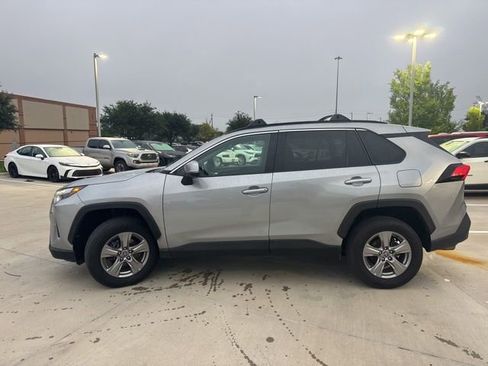 Used 2022 Toyota RAV4 XLE AWD/4WD image 5