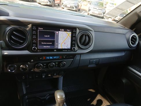 Used 2021 Toyota Tacoma TRD Off-Road w/ TRD Premium Off Road Package AWD/4WD image 32
