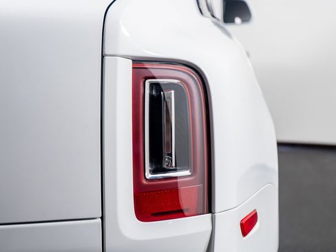 Used 2023 Rolls-Royce Cullinan Black Badge image 12