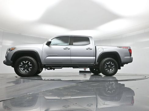 Used 2019 Toyota Tacoma TRD Off-Road w/ Technology Package AWD/4WD image 52