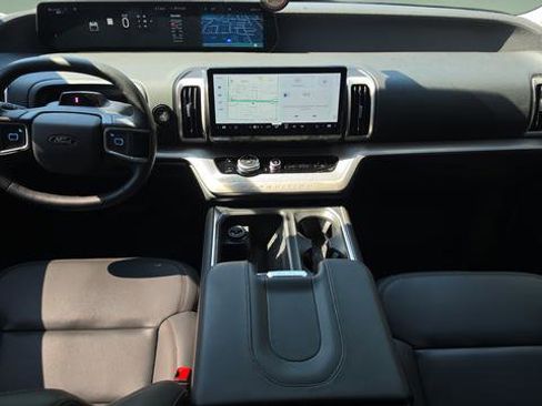 Used 2025 Ford Expedition Active AWD/4WD image 7