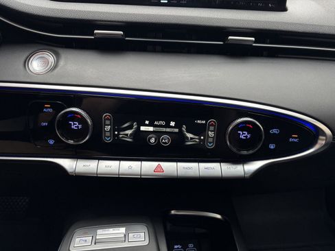 Used 2023 Genesis GV70 2.5T w/ Advanced Package AWD/4WD image 19