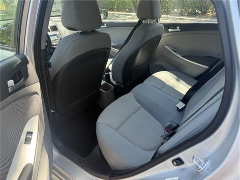 Used 2012 Hyundai Accent GLS FWD image 10