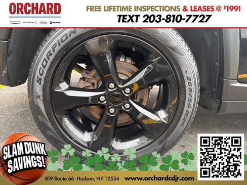 Used 2023 Jeep Grand Cherokee Limited w/ Black Appearance Package image 10