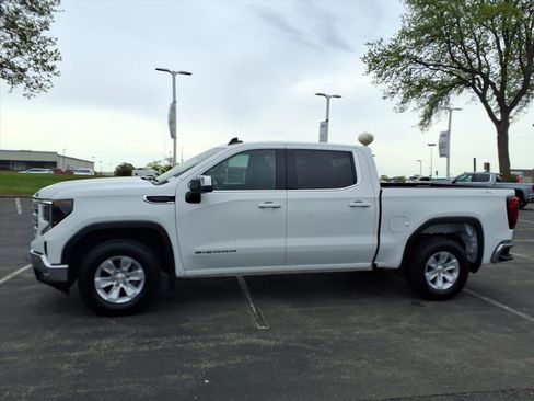 Used 2023 GMC Sierra 1500 SLE w/ Enhanced Capability Package AWD/4WD image 4