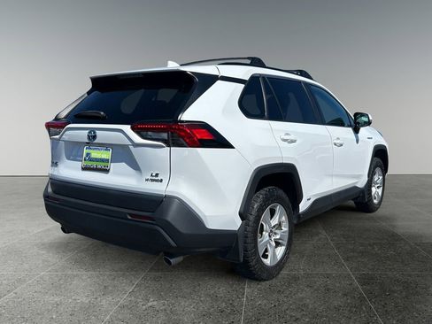 Used 2021 Toyota RAV4 LE w/ Carpet Mat Package (TMS) AWD/4WD image 9