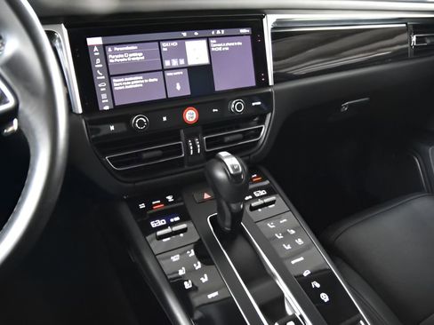 Used 2022 Porsche Macan image 16
