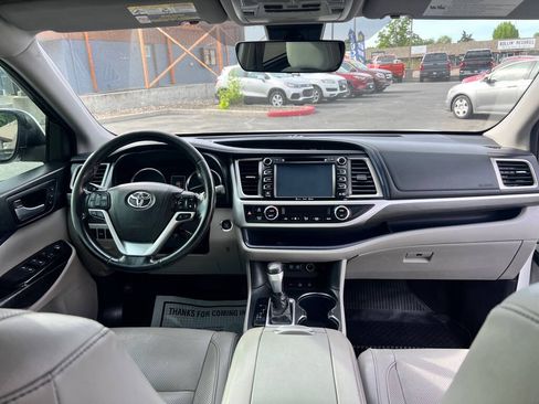 Used 2017 Toyota Highlander Limited AWD/4WD image 12