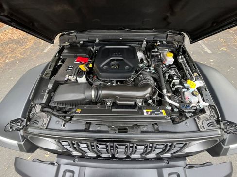 Used 2025 Jeep Wrangler Unlimited Rubicon image 31