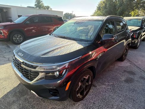 Used 2024 Kia Seltos EX FWD image 6
