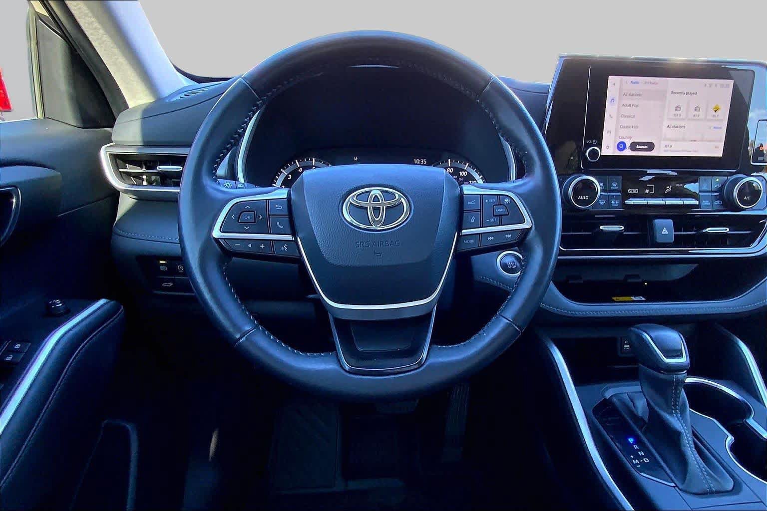 Used 2024 Toyota Highlander XLE AWD/4WD image 6
